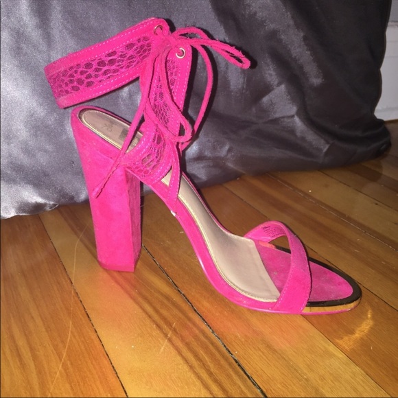 BUNDLE OF HEELS 3 PAIRS - Picture 6 of 6